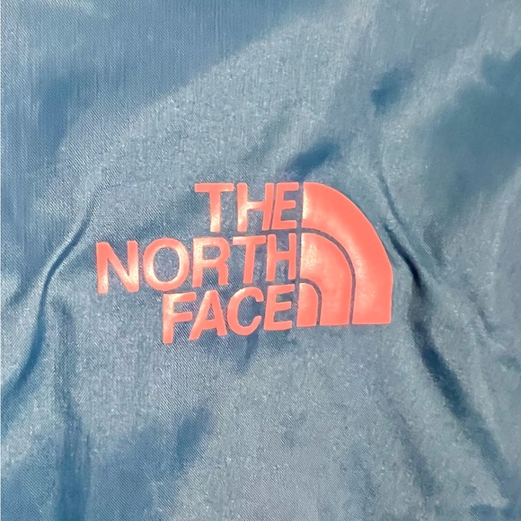 The North Face Women’s Windbreaker Packable - Picture 6 of 8